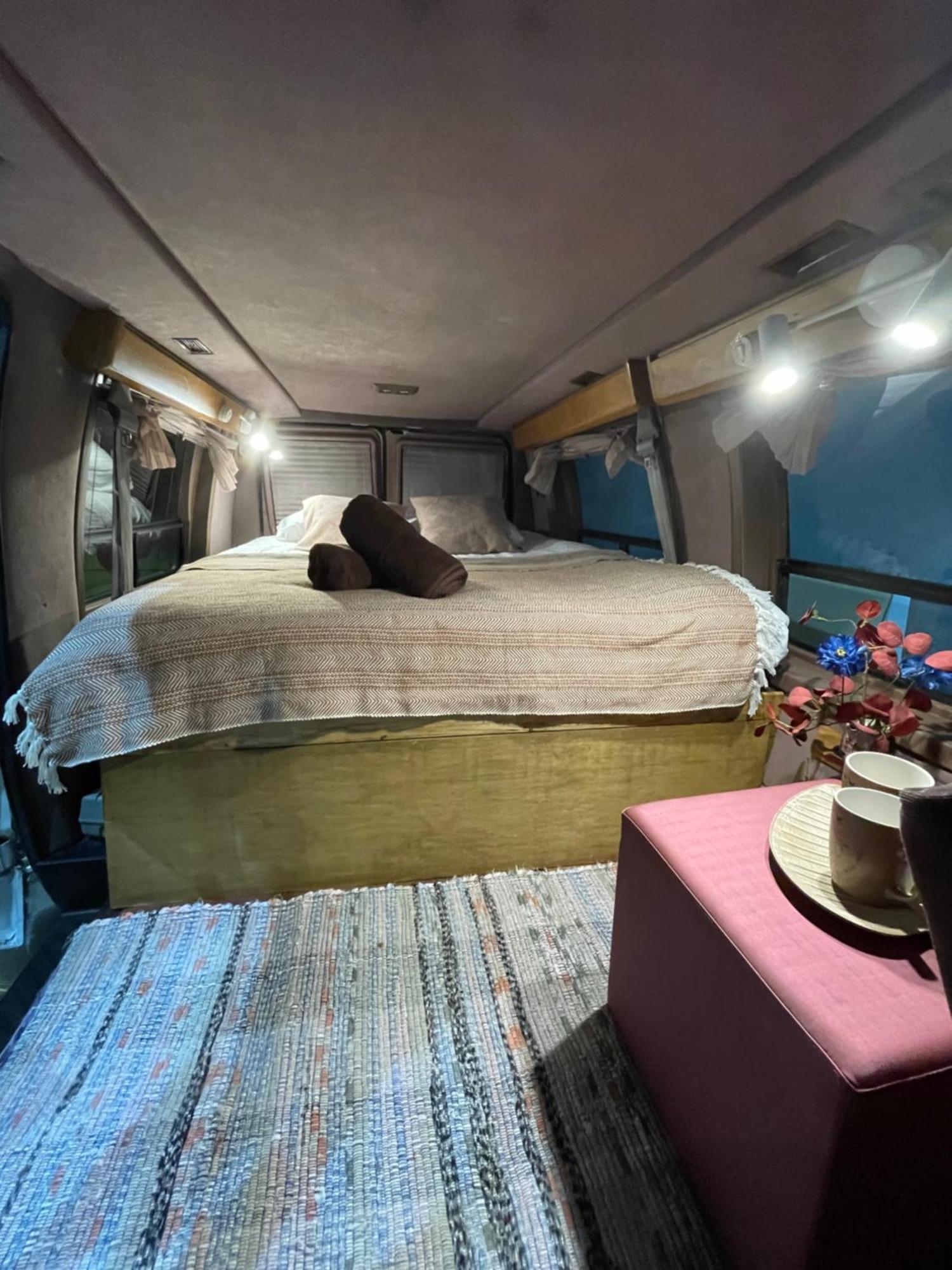 Urban Van Glamping Riga Buitenkant foto